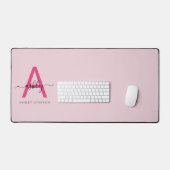 Hot Pink Modern Script Girl Monogram Name Schreibtischunterlage (Tastatur & Maus)