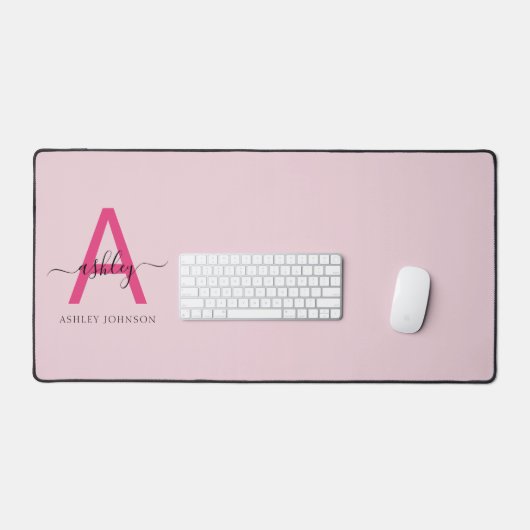 Hot Pink Modern Script Girl Monogram Name Schreibtischunterlage (Tastatur & Maus)