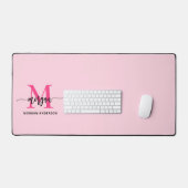 Hot Pink Modern Script Girl Monogram Name Schreibtischunterlage (Tastatur & Maus)