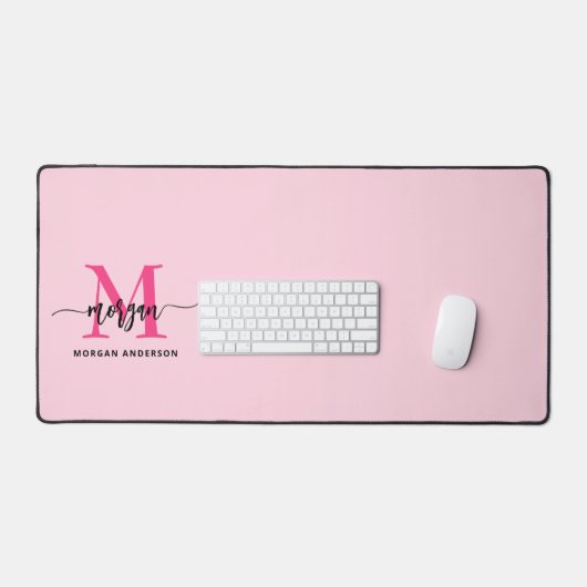 Hot Pink Modern Script Girl Monogram Name Schreibtischunterlage (Tastatur & Maus)
