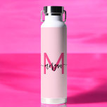 Hot Pink Modern Script Girl Monogram Name Trinkflasche<br><div class="desc">Bleibe mit unserem Hot Pink Modern Script Girly Monogram Name Water Flasche in stilvoller Weise hydriert! Diese Wasserflasche ist mit einem kühnen, rosafarbenen Design personalisiert und mit Ihrem Namen in einem eleganten, modernen Drehbuch für eine schicke, individuelle Touch. Er ist perfekt für Schulungen, Trainings oder unterwegs. Er ist aus langlebigen...</div>