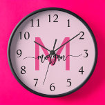 Hot Pink Modern Script Girl Monogram Name Uhr<br><div class="desc">Machen Sie mit unserer Hot Pink Modern Script Girly Monogram Name Large Clock eine mutige Aussage in Ihrem Raum! Mit einem lebhaften, heißen rosa Design und personalisiert mit Ihrem Namen in einem eleganten, modernen Drehbuch fügt diese Uhr jedem Zimmer eine stilvolle und persönliche Touch hinzu. Ideal für Schlafzimmer, Büroräume oder...</div>
