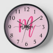 Hot Pink Modern Script Girl Monogram Name Uhr (Vorderseite)