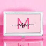 Hot Pink Modern Script Girl Monogram Name Visitenkarten Dose<br><div class="desc">Machen Sie eine berufliche Aussage mit unserem Hot Pink Modern Script Girly Monogram Name Business Card Case! Dieses elegante und stilvolle Gehäuse besticht durch ein fett rosa Design, das mit Ihrem Namen in einem eleganten, modernen Drehbuch für eine schicke, individuelle Touch personalisiert ist. Ideal zum Tragen und Schützen Ihrer Visitenkarten,...</div>