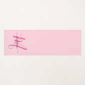 Hot Pink Modern Script Girl Monogram Name Yogamatte (Vorderseite (Horizontal))