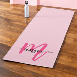 Hot Pink Modern Script Girl Monogram Name Yogamatte<br><div class="desc">Verbessern Sie Ihre Praxis mit unserem Hot Pink Modern Script Girly Monogram Name Yoga Mat! Dieses Yogamat mit seinem lebhaften, rosafarbenen Design und personalisiert mit Ihrem Namen in einem modernen, eleganten Skript, verleiht Ihrem Trainingsprogramm eine stilvolle Touch. Aus hochwertigem, rutschsicherem Material gefertigt, bietet es Komfort und Stabilität für alle Ihre...</div>