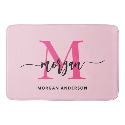 Hot Pink Monogram Girl's Dorm Room Badematte (Vorderseite)