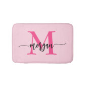 Hot Pink Monogram Girl's Dorm Room Badematte (Vorderseite)