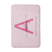 Hot Pink Monogram Girl's Dorm Room Badematte (Vorderseite Vertikal)