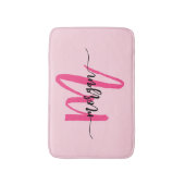 Hot Pink Monogram Girl's Dorm Room Badematte (Vorderseite Vertikal)