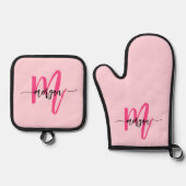 Hot Pink Monogram Girl's Kitchen Script Ofenhandschuh & Topflappen-Set (Vorderseite)