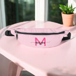 Hot Pink Monogram Name Girl's Script Bauchtasche<br><div class="desc">Fügen Sie Ihrem Outfit mit unserem Hot Pink Monogram Name Girl's Script Fanny Pack einen Pop Farbe hinzu! Mit einem lebhaften, heißen rosa Design ist dieses fanny Pack mit Ihrem Namen in einem eleganten Script-Schriftart personalisiert, um eine individuelle Touch zu gewährleisten. Er ist perfekt geeignet für das Tragen von Wesentlichkeiten...</div>