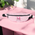 Hot Pink Monogram Name Girl's Script Bauchtasche<br><div class="desc">Fügen Sie Ihrem Outfit mit unserem Hot Pink Monogram Name Girl's Script Fanny Pack einen Pop Farbe hinzu! Mit einem lebhaften, heißen rosa Design ist dieses fanny Pack mit Ihrem Namen in einem eleganten Script-Schriftart personalisiert, um eine individuelle Touch zu gewährleisten. Er ist perfekt geeignet für das Tragen von Wesentlichkeiten...</div>