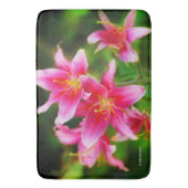Hot Pink Olympic Torch Lilies Badematte (Vorderseite Vertikal)