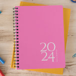 Hot Pink Personal Weekly Planer<br><div class="desc">Einfach persönlicher Schreibwarenplaner mit heißrosa Abdeckung. Jährlicher Planer (12 Monate) mit offenen monatlichen Übersichten und wöchentlichen Planungsblättern. Kontakt für Hilfe bei der Personalisierung.</div>