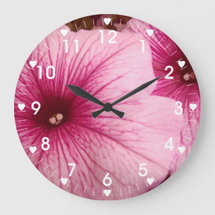 Hot Pink Petunias Große Wanduhr
