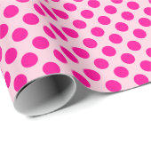 Hot Pink Polka Dot auf hellrosa Wrapping Paper Geschenkpapier (Rolleneckpunkt)