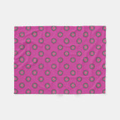 Hot Pink Polka Dot Pattern Fleecedecke (Vorderseite (Horizontal))