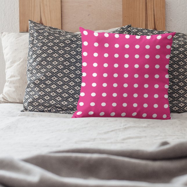 Hot Pink Polka Dot Pattern Kissen (Von Creator hochgeladen)
