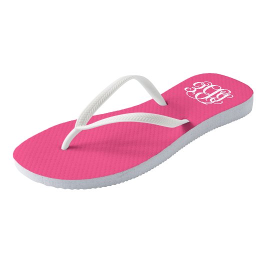 Hot Pink Preppy Script Monogram Badesandalen (Schrägansicht)