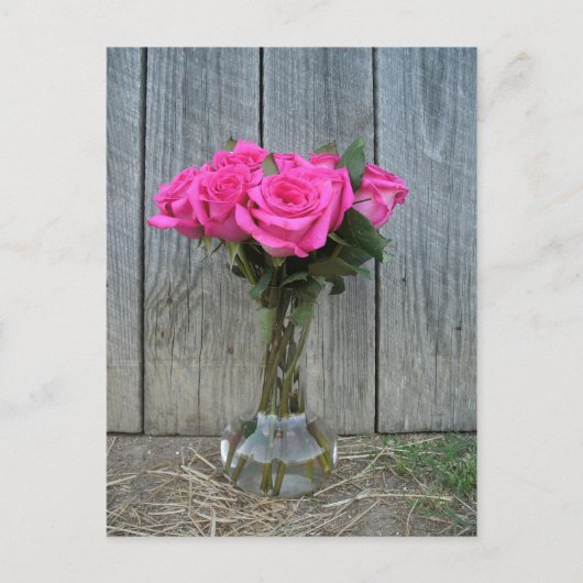 Hot Pink Rose Bouquet am Barn Postcard Postkarte (Vorderseite)