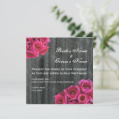 Hot Pink Rose und Barnwood Hochzeit Einladung (Stehend Vorderseite)