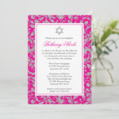 Hot Pink Silver Glitzer Swirl Damask Bat Mitzvah Einladung (Stehend Vorderseite)