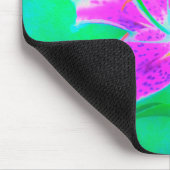 Hot Pink Stargazer Liege auf Türkis und Grün Mousepad (Ecke)