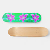 Hot Pink Stargazer Liege auf Türkis und Grün Skateboard (Horizontal)