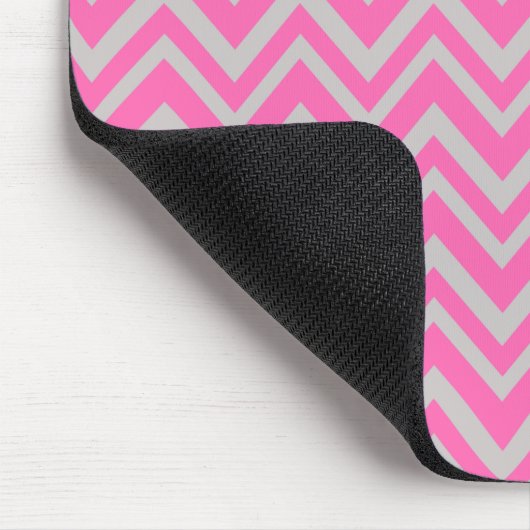 Hot Pink und Grey Zigzag Muster Mousepad (Ecke)