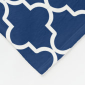 Hot Pink und Navy Quatrefoil | Fleece Blanket (Ecke)