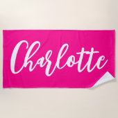 Hot Pink und White Letters Script Strandtuch (Vorderseite)