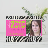 Hot Pink Zebra Abschluss Foto Einladung (Stehend Vorderseite)