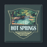 Hot Springs Nationalpark Illustration Retro Abzeic Magnet<br><div class="desc">Hot Springs Vektorgrafik Design. Der Park liegt im Zentrum von Garland Landkreis,  Arkansas,  neben der Stadt Hot Springs,  dem Landkreis Sitz.</div>