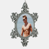 Hot Typ Bare Chest Muskel Abs Beach Shirless Schneeflocken Zinn-Ornament (Links)