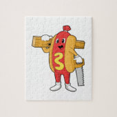 Hotdog als Carpenter mit Säge und Holz Puzzle (Vertikal)