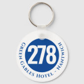 Hotel Name Plus Zimmernummer auf einem Schlüsselan Schlüsselanhänger (Rückseite)