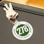 Hotel Name Plus Zimmernummer auf einem Schlüsselan Schlüsselanhänger<br><div class="desc">Hotel Room Keyring oder Schlüsselanhänger mit dem Namen und der Adresse des Hotels plus Zimmernummer. Grünes Design.</div>