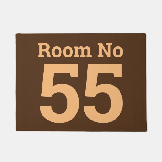 Hotel-Zimmernummer in Bold an der Tür Fußmatte (Vorderseite)