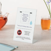 Hotelhandtuch und Raucherzeichen Sockelschild (In SItu)