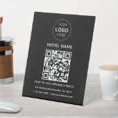 Hotelname Logo und QR Code Services Preise Details Sockelschild (In SItu)