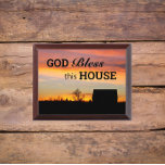 House Blessing Sunset Silhouette Plaque Awardplakette<br><div class="desc">Holzwandplakette für die Zuhause,  die das Foto eines dramatischen Sonnenuntergangs und einer Silhouette des Hauses zeigt,  zusammen mit dem Text "Gott,  segne dieses Haus." Wählen Sie Ihre Wandplakatgröße aus. Macht ein nachdenkliches Geschenk für Familie und Freunde!</div>