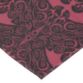 HOUSE OF THE DRAGON Red Dragon Filigree Pattern Tischdecke (Schrägansicht)