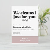 Housewarming Invitation • Funny New Home Party Inv Karte (Stehend Vorderseite)