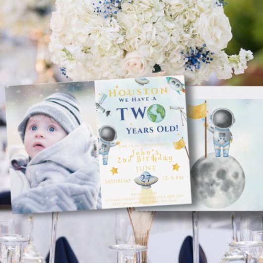 Houston, wir haben einen zwei Jahre alten Raumfahr Einladung
