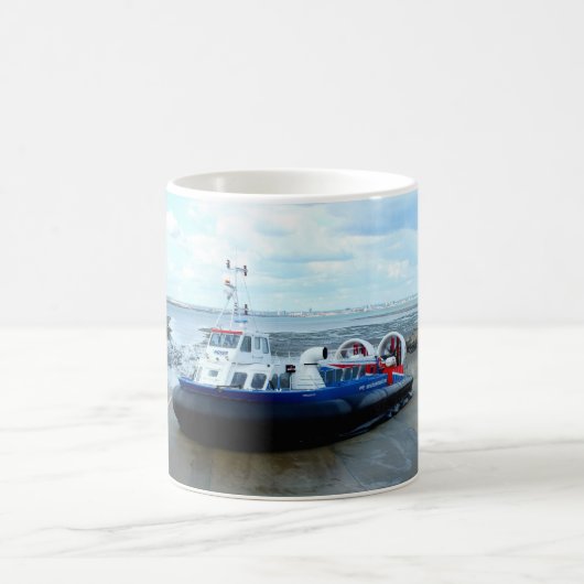 Hovercraft in Ryde Kaffeetasse (Mittel)