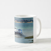 Hovercraft kommt in Ryde an Kaffeetasse (VorderseiteRechts)