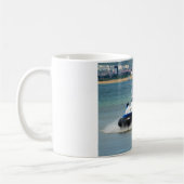 Hovercraft kommt in Ryde an Kaffeetasse (Links)