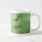 Hoverfly auf der Leaf-Tasse Jumbo-Tasse (Rechts)