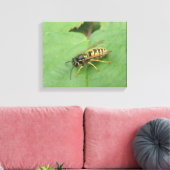 Hoverfly auf der linken Leinwand (Insitu (Wohnzimmer))